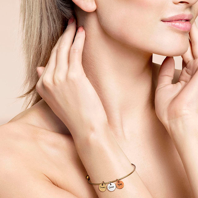 Inspirierendes, individuelles Charm-Armband für Frauen, gravierter, erweiterbarer Draht-Armreif, Scheiben-Charm-Armbänder, motivierende, personalisierte Geschenke für Sie