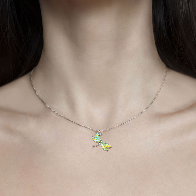 Bunte Libellen-Halskette, handbemalte Libellen-Halsketten für Frauen, zierliche süße Libellen-Charm-Schmuck-Anhänger-Halskette – Silber