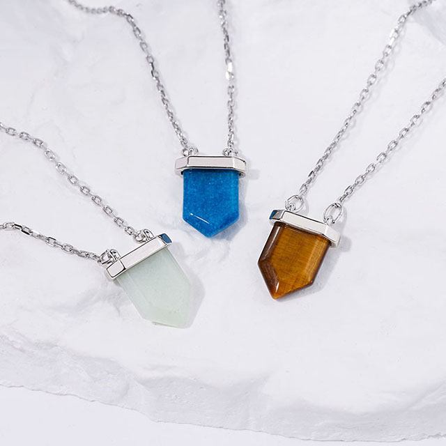 Zierliche Edelstein-Halskette für Damen, versilbert, Türkis-Amethyst-Charm, Naturstein, spitzer Chakra-Heilkristall-Anhänger, spirituelle Halskette für Damen und Mädchen, Schmuckgeschenk