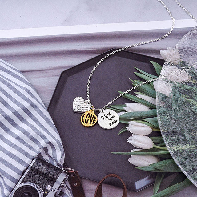 „I Love You More“-Halsketten für Mädchen – zierliche Charm-Halskette mit Liebesherz-Anhänger und kubischem Zirkonia