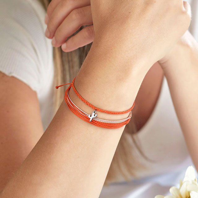 Niedliche Kaktus-Charm-Schnur-Armbänder, verstellbare bunte geflochtene handgefertigte Strandarmbänder