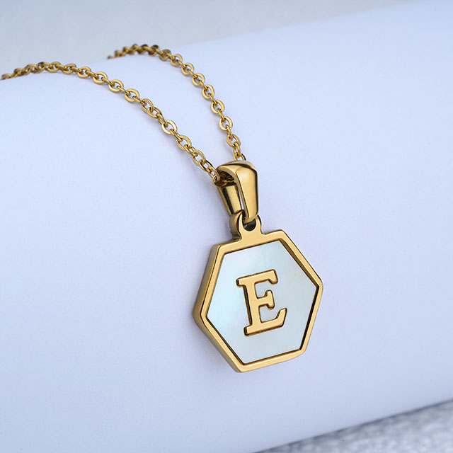 Modischer, exquisiter Edelstahl-Anhänger mit weißer Muschel und 26 englischen Buchstaben, Schmuck, Geschenk