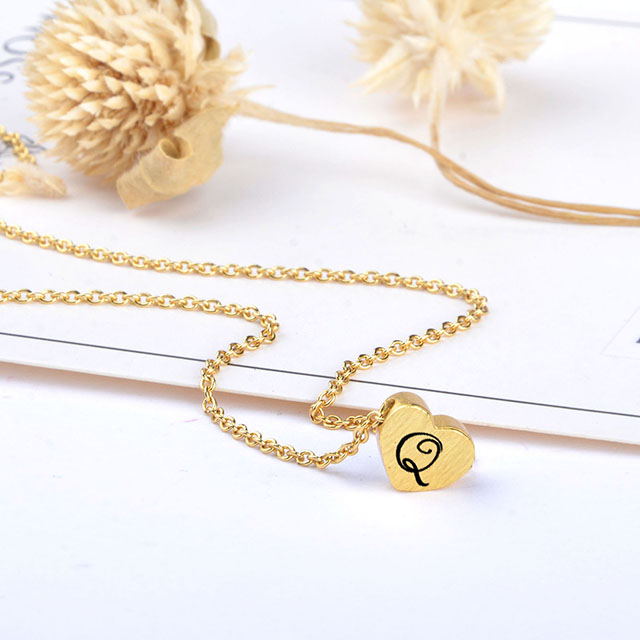 Lauren-Spencer Winzige Initial-Herz-Halskette für Damen, 18 Karat vergoldete AZ-Alphabet-Buchstaben-Halskette, zierliche Herz-Halskette mit Anhänger 