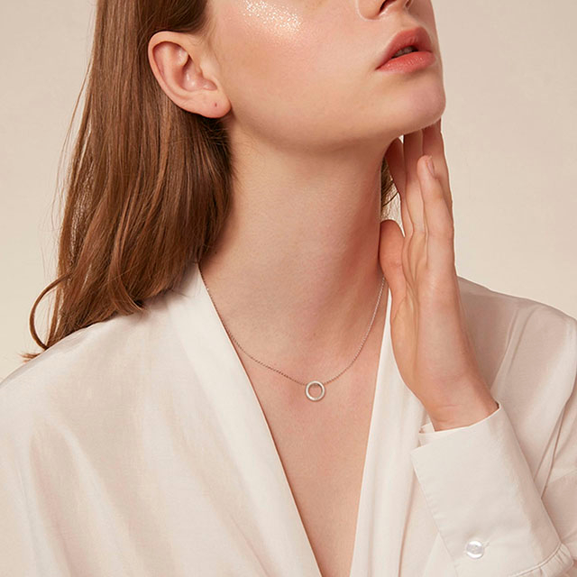 Geometrische Halskette aus Gold und Silber.Dreieckige, runde, quadratische Halskette, modisches Damenschmuckgeschenk.