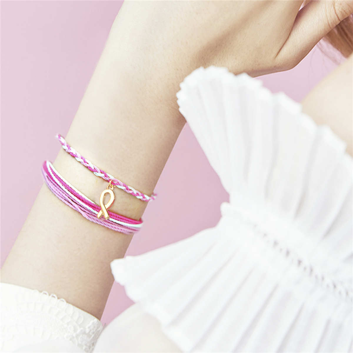 Rosafarbenes Schleifenband-Armband zur Aufklärung über Brustkrebs