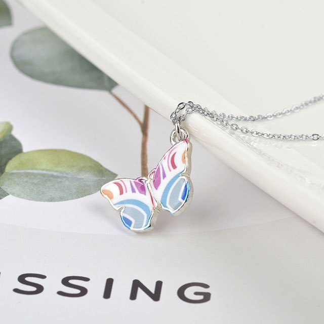 Bunte Schmetterlings-Halskette, handbemalte Schmetterlings-Halsketten für Frauen, zierliche niedliche Schmetterlings-Charm-Schmuck-Anhänger-Halskette 