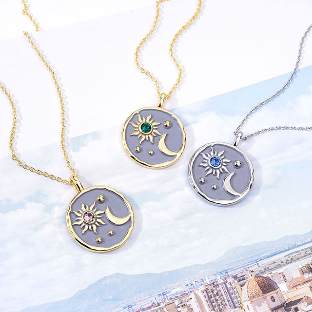 Sonne- und Mond-Halskette mit Geburtsstein für Frauen, vergoldet, zierliche Münz-Halskette, strukturierter Sonnenhalbmond-Medaillon-Anhänger, Münz-Halsketten für Frauen und Mädchen, Geburtstags-Schmuckgeschenk 