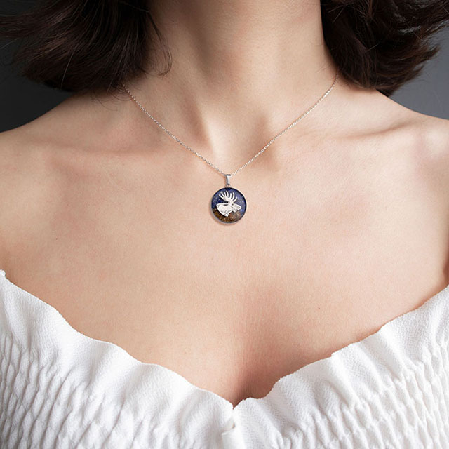 Edelstein-Tier-Halskette für Frauen, türkisfarbene Trommelstein-Anhänger-Halskette, zierliche Kreis-Elch-Bär-Halskette für Frauen und Mädchen, Wildtier-Schmuck, Geschenk