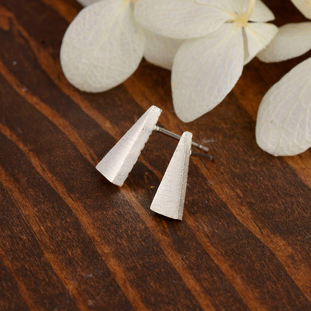 Geometrische Ohrringe, Dreiecksohrringe, Gold, Silber und Roségold.Modische Damenohrringe. 