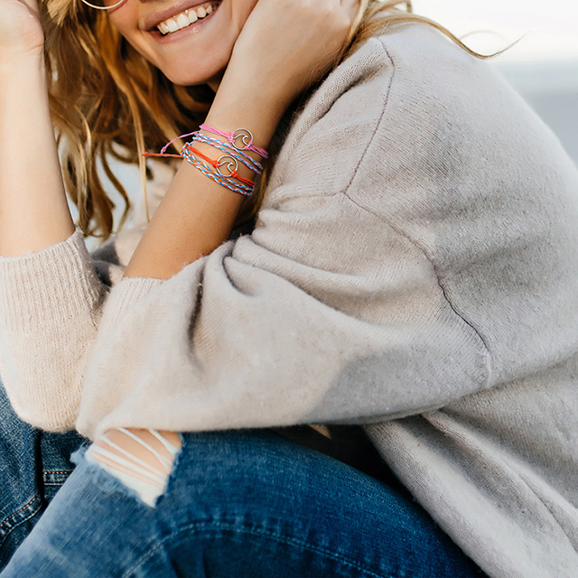 Individuell verstellbares Paar-Freundschafts-Wellen-Charm-Armband aus gewebtem Stoff