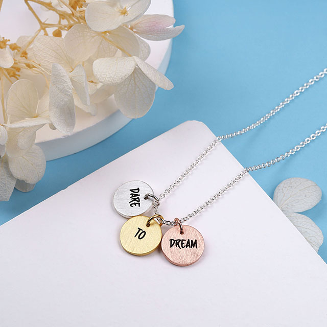 Inspirierende Scheiben-Halskette, goldversilbert, zierliche Halsketten mit personalisierten Zitaten, gravierte Scheiben-Anhänger-Halskette, Ermutigungsschmuck, Geschenk 