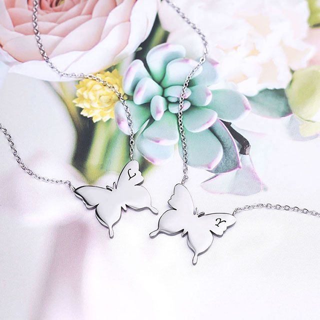 Zierliche Initialen-Schmetterlings-Halskette für Frauen, Edelstahl-Schmetterlings-Anhänger, Buchstaben-Namensketten, personalisierte Initialen-Halskette, Schmetterlingsschmuck, Geschenke 