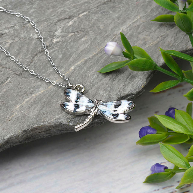 Bunte Libellen-Halskette, handbemalte Libellen-Halsketten für Frauen, zierliche süße Libellen-Charm-Schmuck-Anhänger-Halskette – Silber