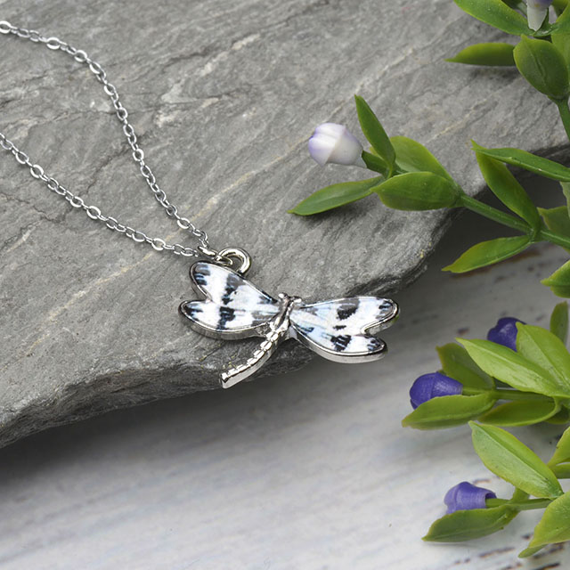 Bunte Libellen-Halskette, handbemalte Libellen-Halsketten für Frauen, zierliche süße Libellen-Charm-Schmuck-Anhänger-Halskette – Silber