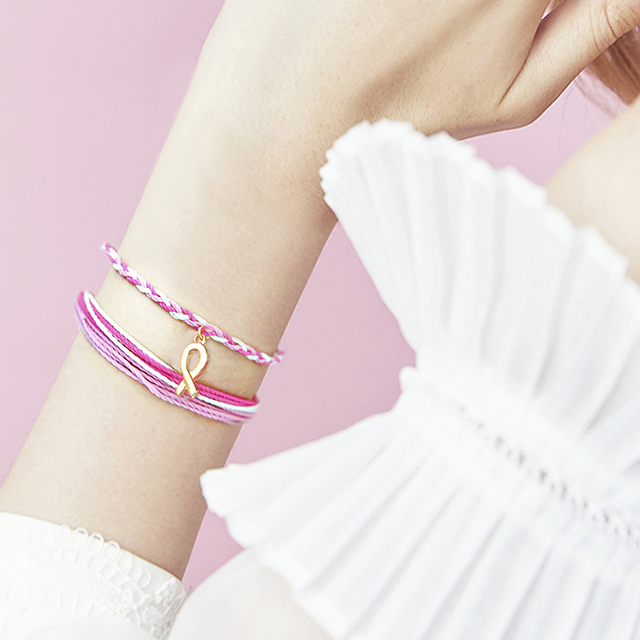 Rosafarbenes Schleifenband-Armband zur Aufklärung über Brustkrebs. Geschenke für Frauenliebe