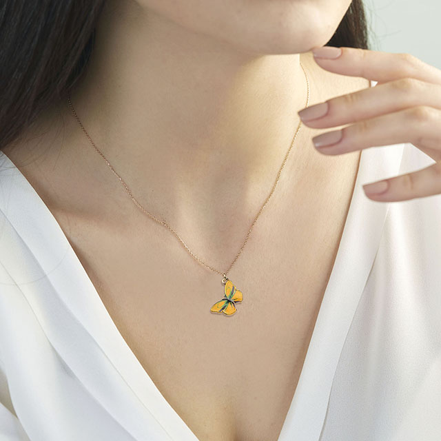 Bunte Schmetterlings-Halskette, handbemalte Schmetterlings-Halsketten für Frauen, zierliche niedliche Schmetterlings-Charm-Schmuck-Anhänger-Halskette für Frauen-Geschenke