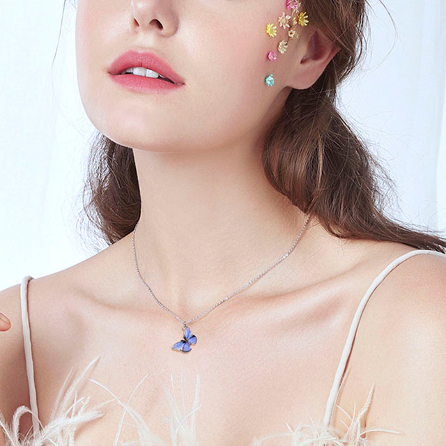 Bunte Schmetterlings-Halskette, handbemalte Schmetterlings-Halsketten für Frauen, zierliche niedliche Schmetterlings-Charm-Schmuck-Anhänger-Halskette 