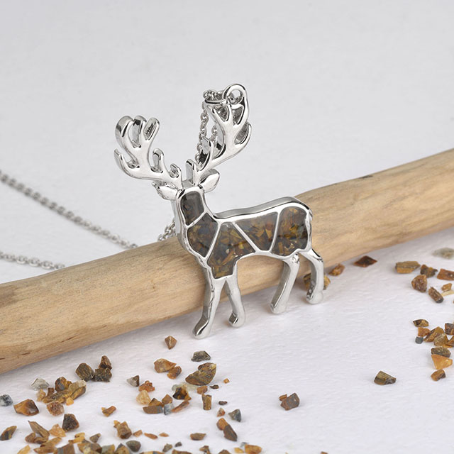 Edelstein-Tier-Halskette, türkisfarbenes Tigerauge, getrommelte Chips, Tier-Anhänger-Halskette, Elch, Ziege, Hirsch, Wildtiere, Natur, Schmuck, Geschenk für Damen und Herren