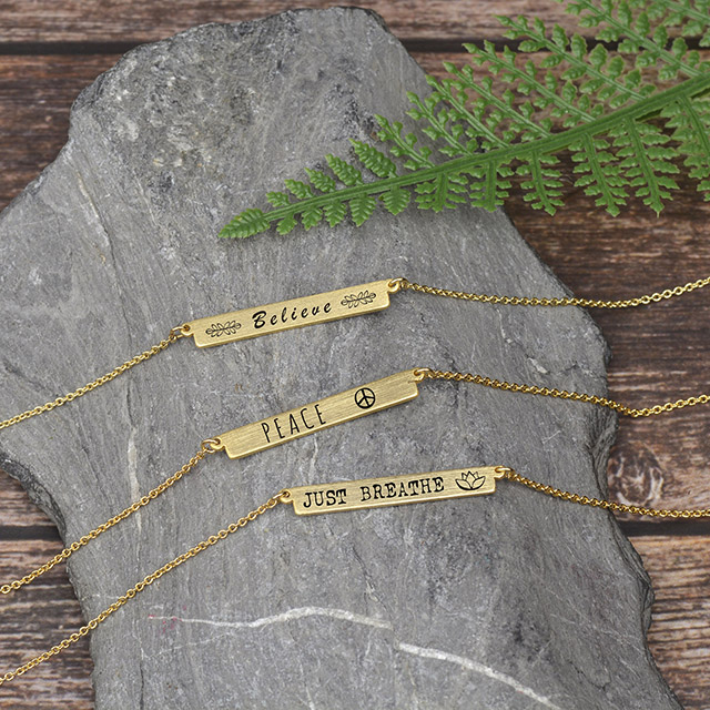 Großhandel mit horizontaler, personalisierter Monogramm-Stabhalskette mit Gravur