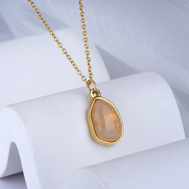 18 Karat vergoldete, individuelle Halskette aus Edelstahl mit Naturstein und ovalem Anhänger