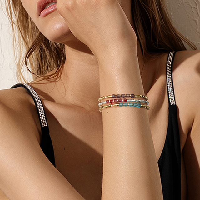 Zierliche 18 Karat vergoldete Perlenarmbänder für Frauen, stapelbare Kristall-Edelstein-Perlen-Stretch-Armbänder für Frauen und Mädchen, Schmuckgeschenk
