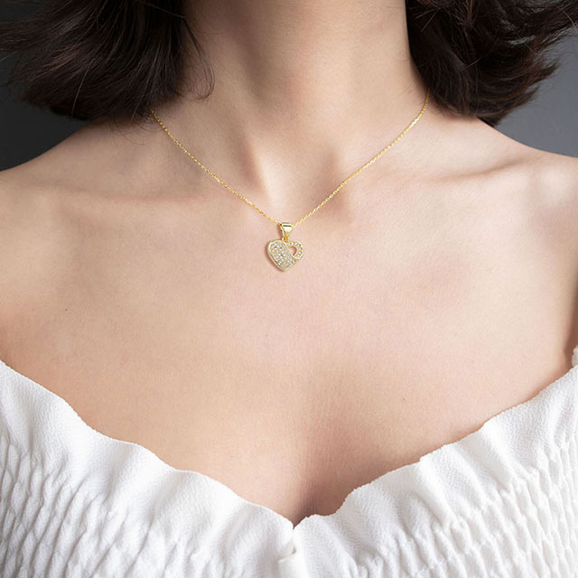 Individuelle Herstellungstechniken für Schmuck