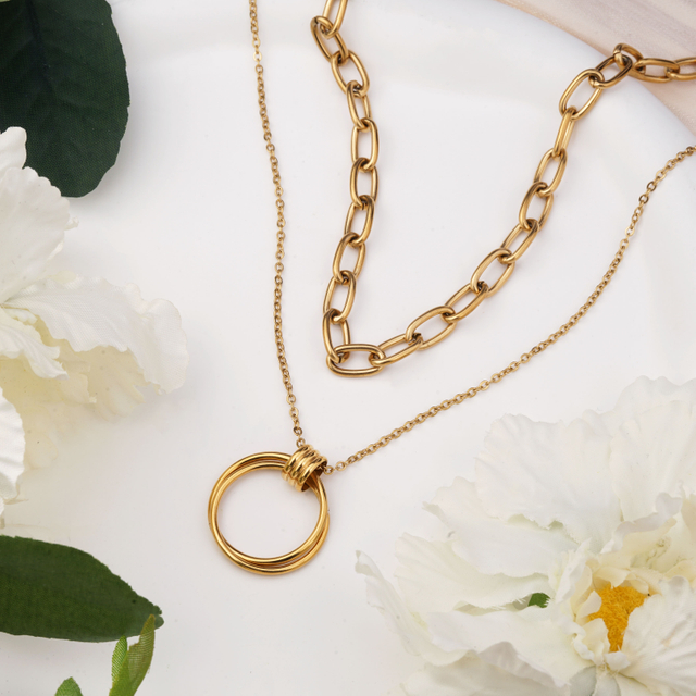 Kundenspezifische vergoldete doppellagige hohle runde Halskette aus Edelstahl 