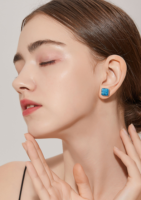 Lieferant von echten Steinen, Kraftsteinfragmenten, quadratischen Ohrsteckern aus Edelstahl