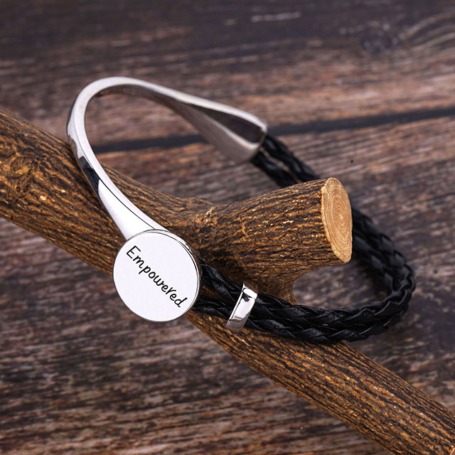Maßgeschneiderter Messingschmuck, personalisiertes Seil, inspirierendes gebürstetes Mantra-Armband