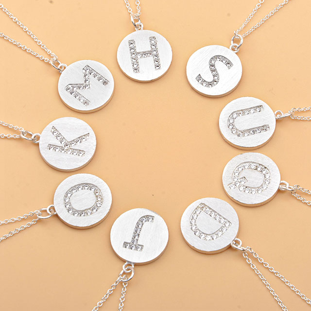 Initialen-Halskette für Frauen, versilbert, zierliche Zirkonia-Initialen-Halsketten, runde Scheibe, AZ, Alphabet-Buchstaben-Halsketten-Anhänger für Frauen und Mädchen, Schmuck, Geburtstagsgeschenk
