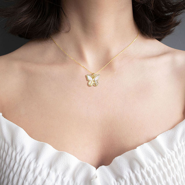 Schmetterlings-Anfangshalskette für Frauen, Perlmutt-Muschel-Schmetterlings-Anhänger-Halskette mit Zirkonia, 26 Buchstaben-Alphabet-Schmetterlings-Charmkette