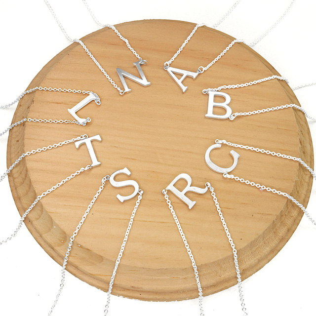 Zierliche kleine Initialen-Halskette mit AZ-Alphabet-Buchstaben-Anhänger 