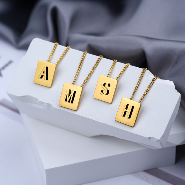 Großbuchstaben A-Z Edelstahlkette für Damen, Halskette mit quadratischem Anhänger und Anfangsbuchstaben