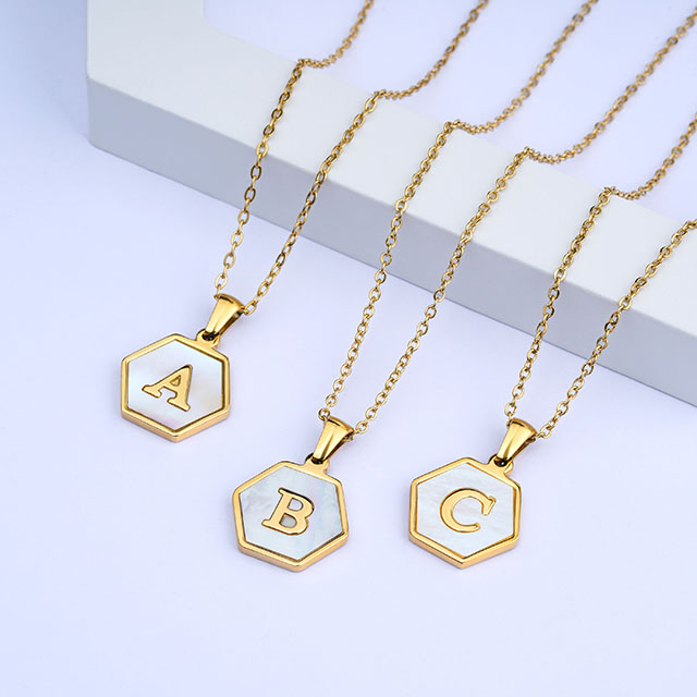 Modischer, exquisiter Edelstahl-Anhänger mit weißer Muschel und 26 englischen Buchstaben, Schmuck, Geschenk