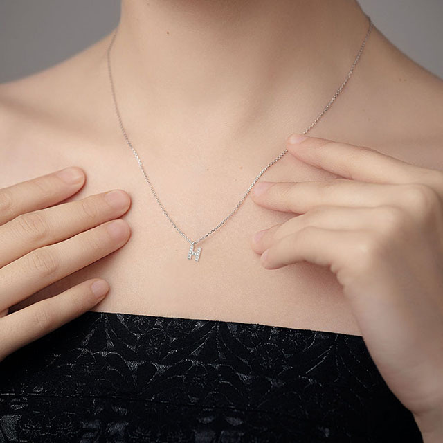 Initialen-Halskette für Frauen, versilbert, zierliche Zirkonia-Initialen-Halsketten, AZ-Alphabet-Buchstaben-Halsketten-Anhänger für Frauen und Mädchen, Schmuck, Geburtstagsgeschenk 